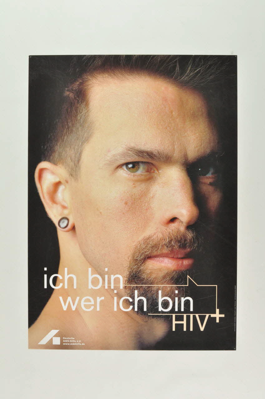 affiche "Ich bin wer ich bin HIV + (Je suis qui. Je suis séropositif) 2003.111.15 Photo Mucem