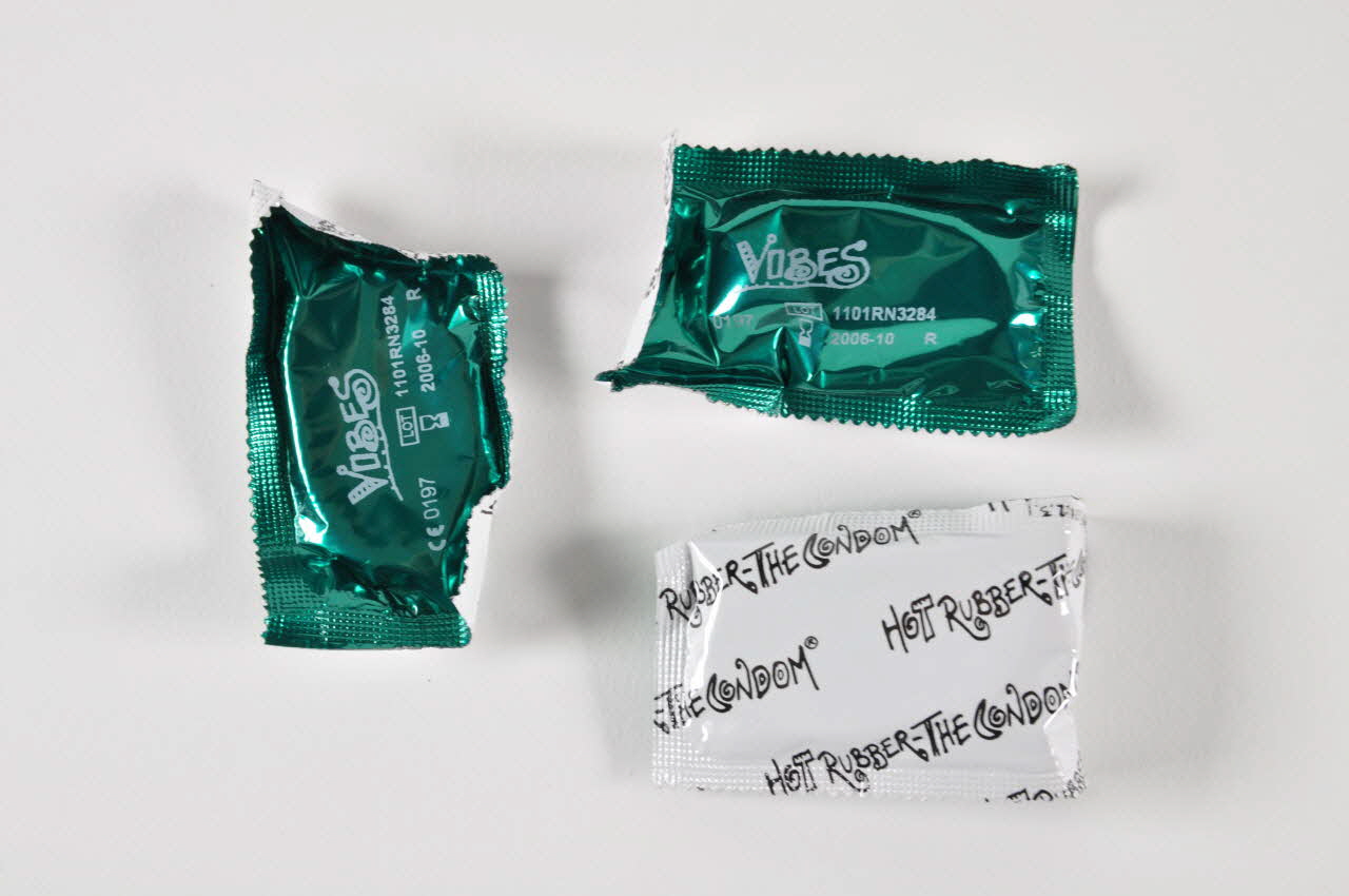 Groupe Sida Genève Préservatif "En long et en large" Lorraine, France 2005 2005.171.2.3.1-3 Photo Mucem