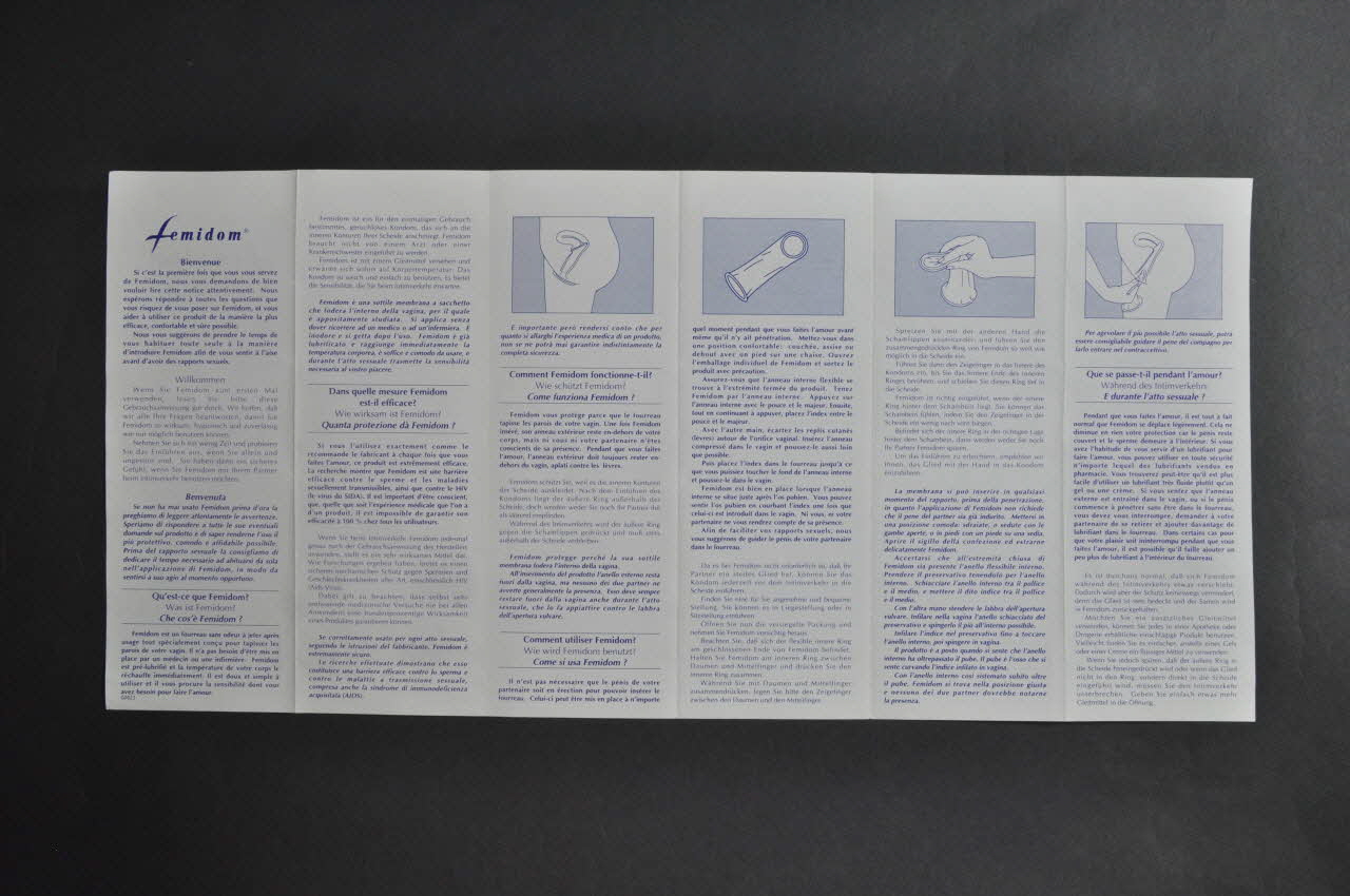 Groupe Sida Genève notice Trousse contenant 1 boite de crème nivéa, 1 boite ronde porte préservatif, 1 préservatif masculin, 1 miroir, 2 lingettes rafraichissantes à usage intime, 2 préservatifs féminins, 1 bloc de post it, 3 fiches plastifiées avec adresses utiles, 1 dépliant mode d'emploi du fémidon, 1 tube de crème cicatrisante, 1 stylo bille Lorraine, France 2005 2005.171.3.10 Photo Mucem