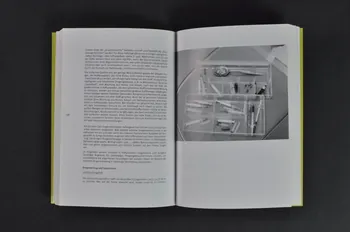Deutsche Aids-Hilfe livre "Betreuung im Strafvollzug. Ein Handbuch" (Soins dans le régime pénitentiaire. Un manuel) Allemagne 2003/3 2003.111.170  Photo Mucem