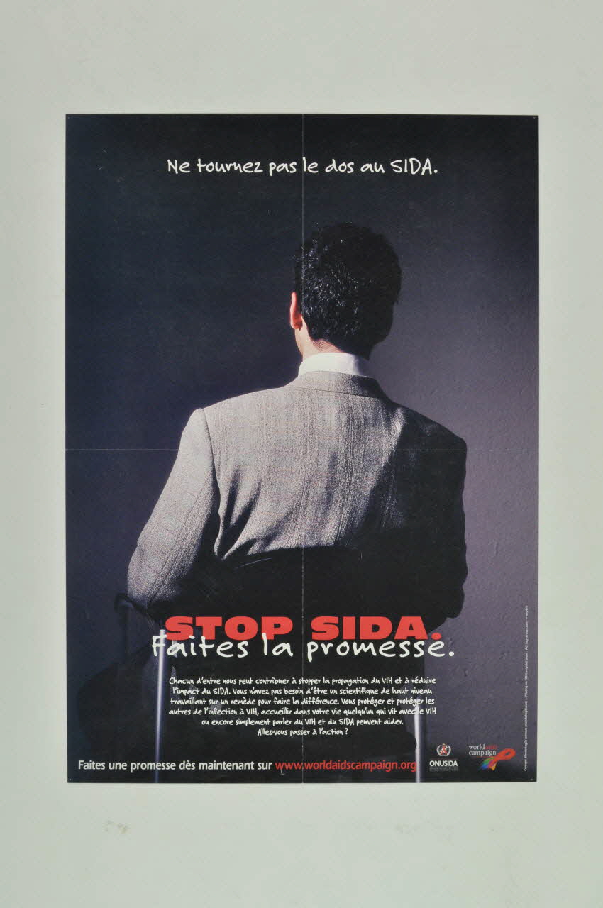 Onusida affiche "Ne tournez pas le dos au SIDA. Stop sida. Faites la promesse" (homme en costume) International 2005 2005.172.2 Photo Mucem