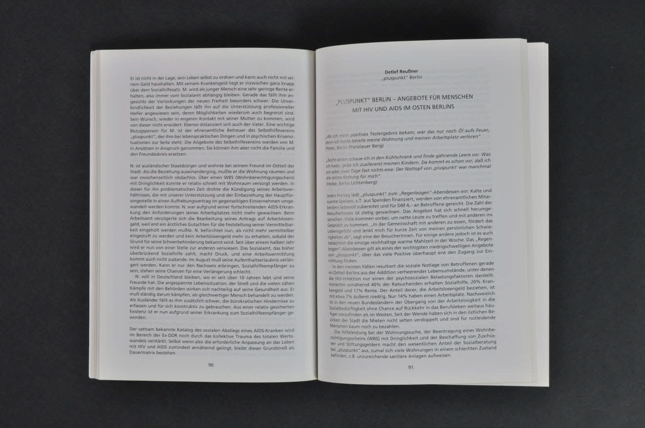 Deutsche Aids-Hilfe livre AIDS-Forum DAH. Band XV "Aids und soziale Not" (Sida et liens sociaux) Allemagne 2000 2003.111.172 Photo Mucem