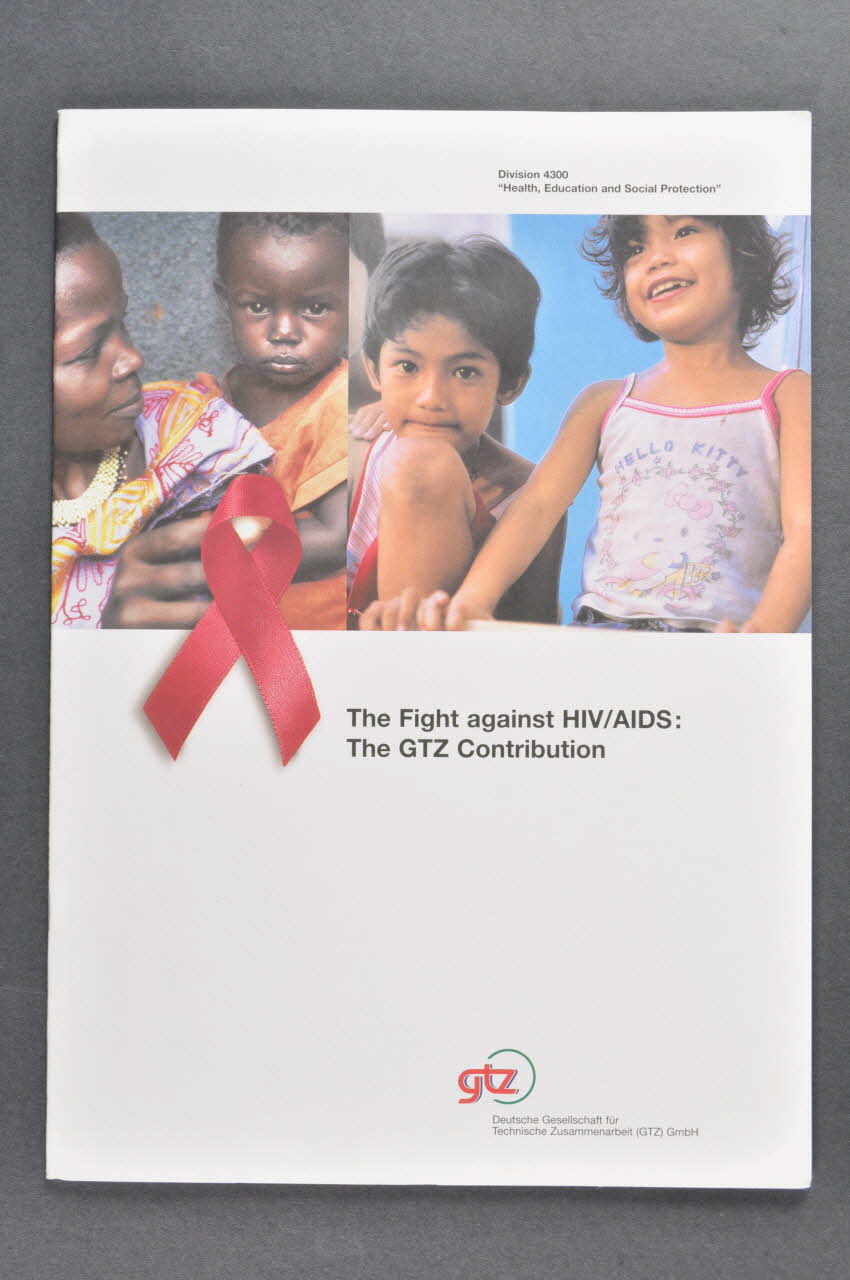 Deutsche Gesellschaft FüR Technische BROCHURE "The fight against HIV/AIDS : the GTZ contribution" (Le combat contre le sida. Contribution de la GTZ) Allemagne 2004 2004.170.10.1-5 Photo Mucem