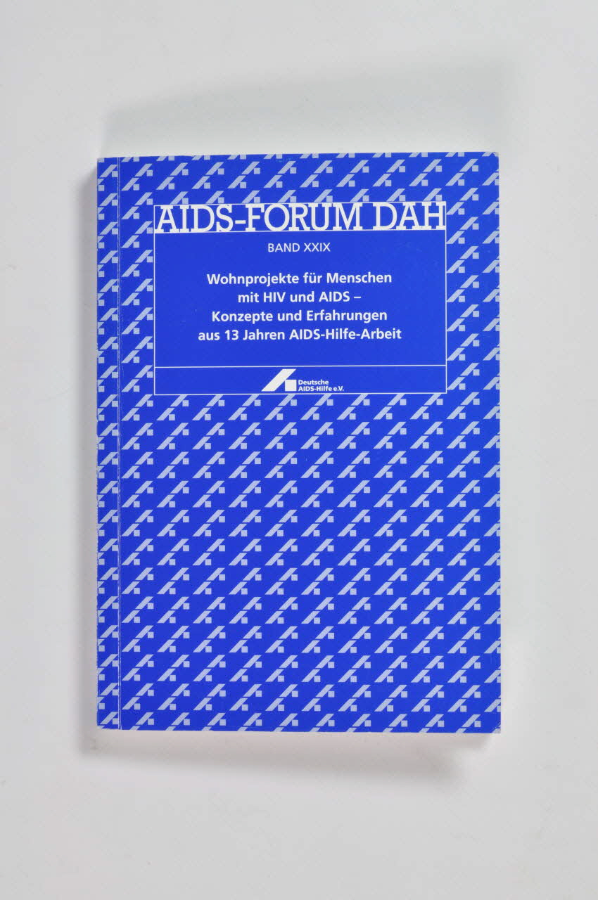 Deutsche Aids-Hilfe livre AIDS-Forum DAH. Band XXIX :  Wohnprojekte für Menschen mit HIV und AIDS - Konzepte und Erfahrungen aus 13 Jahren AIDS-Hilfe-Arbeit" (Projet résidentiel pour des hommes séropositifs. Concepts et expérience de 13 ans de travail à l'association AIDS Hilfe) Allemagne 1997/11 2003.111.179 Photo Mucem
