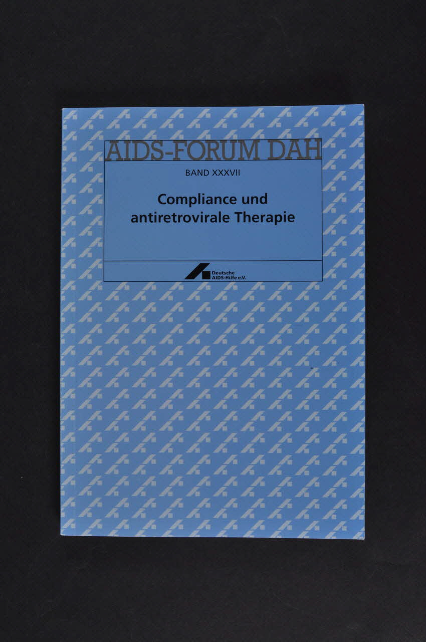 Deutsche Aids-Hilfe livre AIDS-Forum DAH. Band XXXVII : "Compliance und antiretrovirale Therapie" (Compliance et thérapie antirétrovirale) Allemagne 1999/12 2003.111.185 Photo Mucem