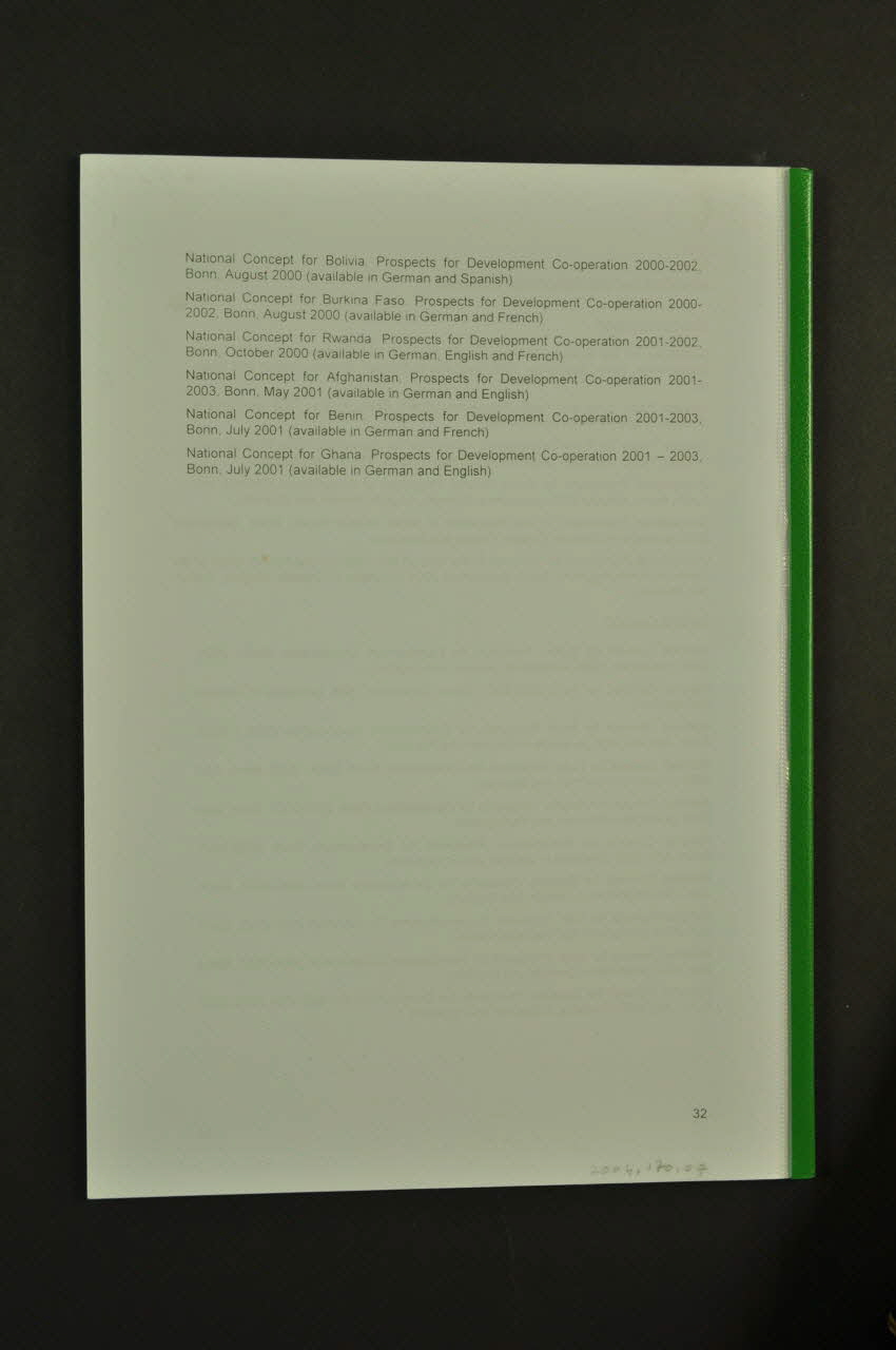 Deutsche Welthungerhilfe BROCHURE "Orientational framework for activities in the area of HIV/AIDS in the project work of the Deutesche Welthungerhilfe" (Cadre d'orientation pour des activités dans le domaine du VIH/sida dans le projet de travail de la "Deutsche Welthungerhilfe") Allemagne 2004 2004.170.7 Photo Mucem