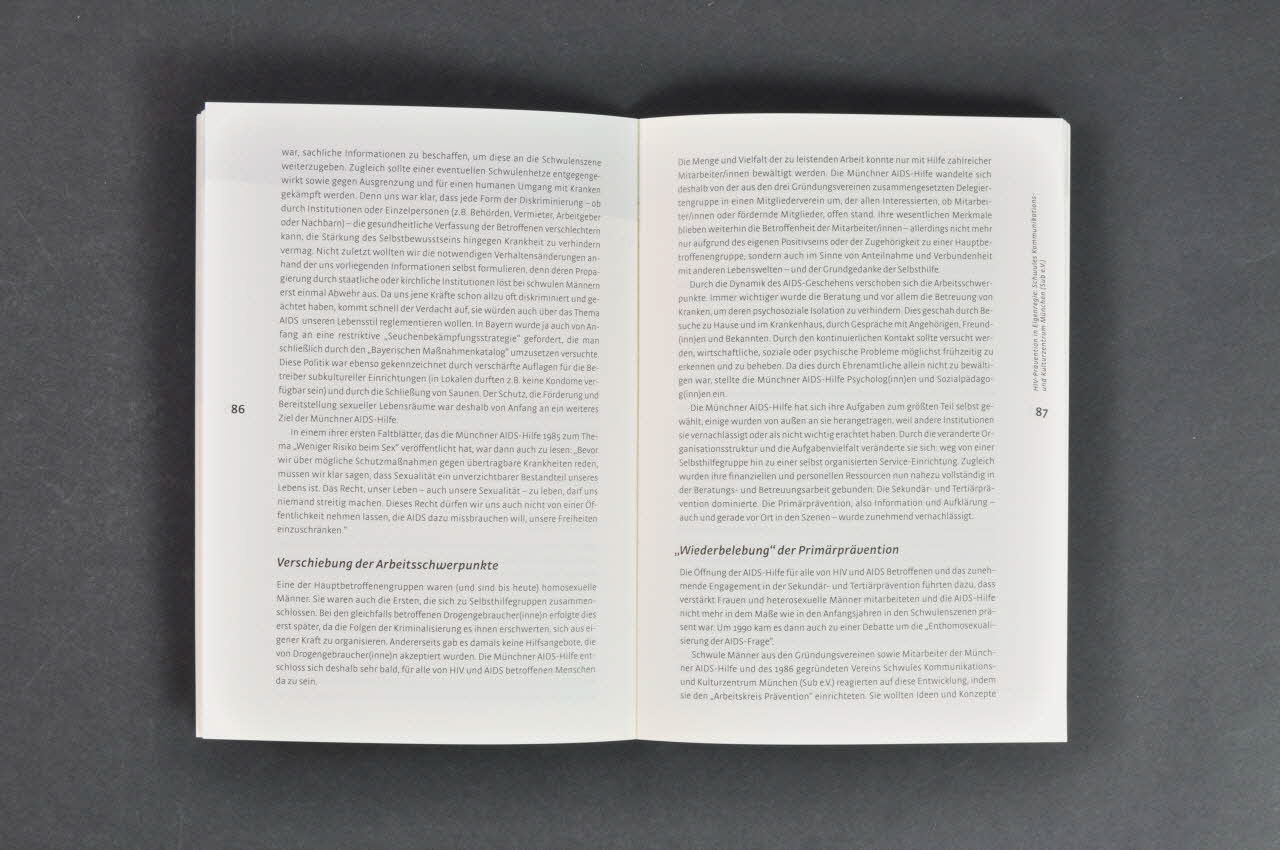 Deutsche Aids-Hilfe livre AIDS-Forum DAH. Band 44  :  AIDS Selbst Hilfe (Sida et aide mutuelle) Allemagne 2002/11 2003.111.192 Photo Mucem