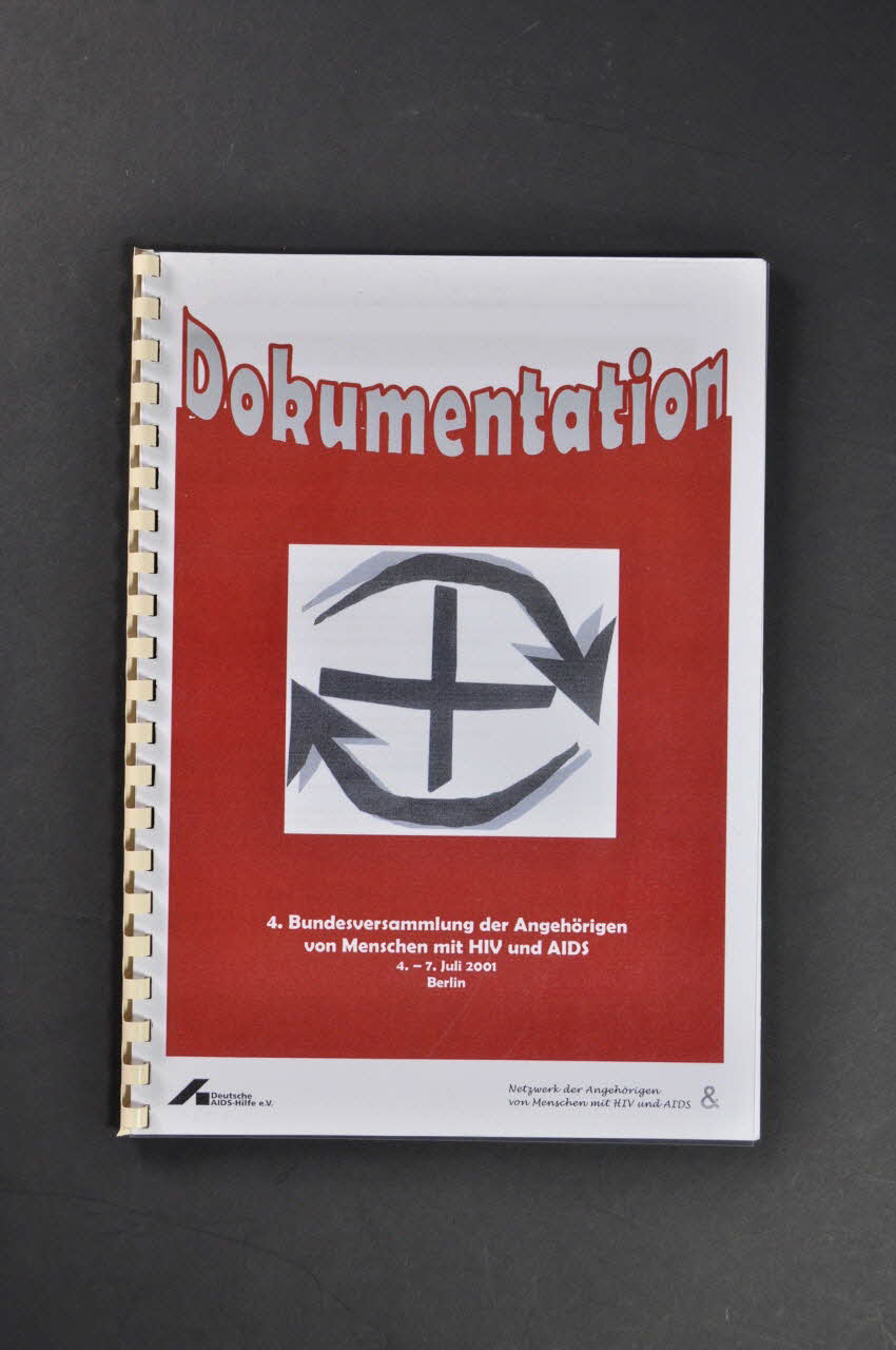 Deutsche Aids-Hilfe Rapport "Dokumentation 4. Bundesversammlung der Angehörigen von Menschen mit HIV und AIDS" (Rencontre de parents de personnes vivant avec le VIH/sida) Allemagne 2001/7 2003.111.200 Photo Mucem