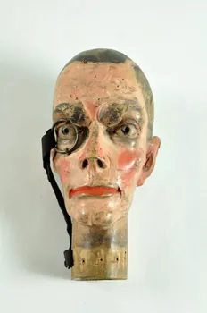 tête de marionnette Joseph Chamberlain 1953.52.1  Photo Mucem