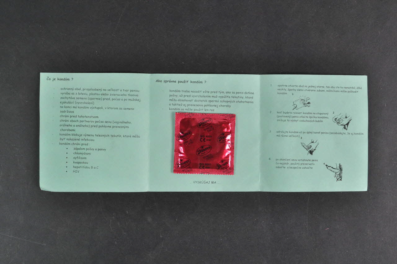 Dépliant "Kondom = Bezpecny sex" (Préservatif = safe sex) 2005.177.20 Photo Mucem