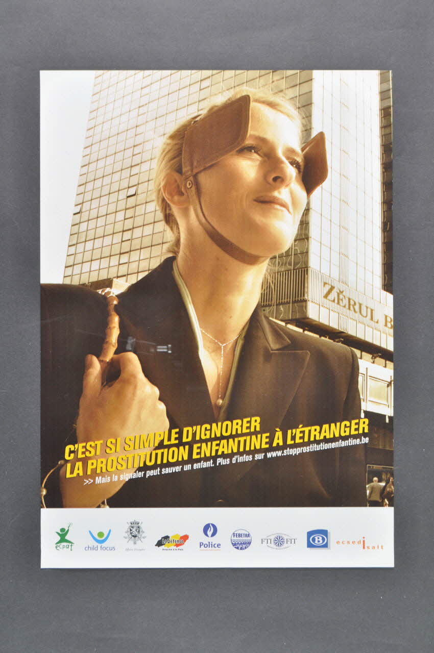 affiche "C'est si simple d'ignorer la prostitution enfantine à l'étranger..." (femme) Belgique 2004 2004.190.1 Photo Mucem