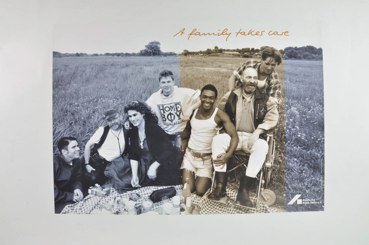 affiche "A family takes care" (Une famille prend soin) 2003.111.31 Photo Mucem