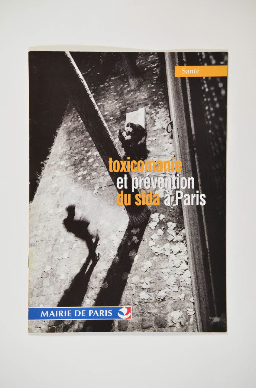 Bertrand Delanoë BROCHURE Toxicomanie et prévention du sida à Paris Île-de-France, France 1997/12 2004.192.13 Photo Mucem