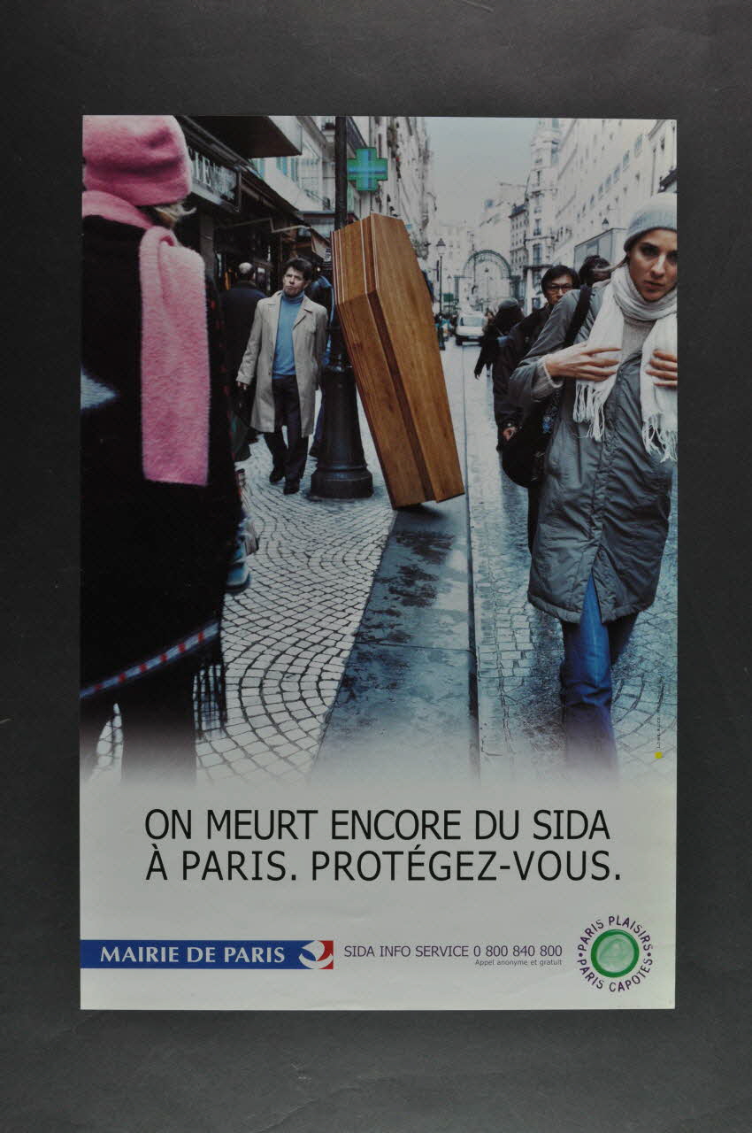 Bertrand Delanoë affiche On meurt encore du sida à Paris. Protégez-vous France 2002 2004.192.4  Photo Mucem