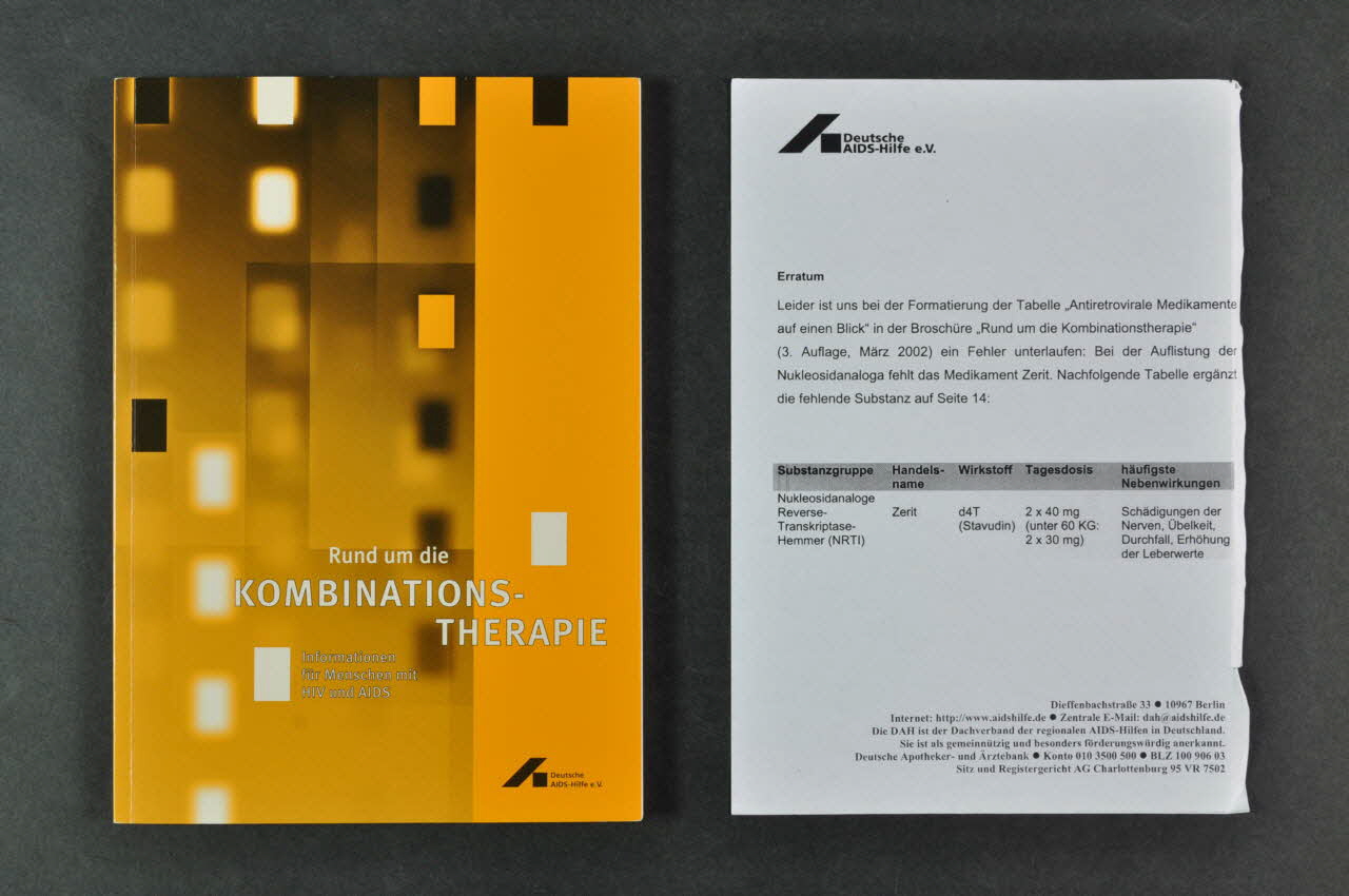 Deutsche Aids-Hilfe BROCHURE "Rund um die Kombinations -Therapie" (Autour de la trithérapie) Allemagne 2002/3 2003.111.55.1-2 Photo Mucem