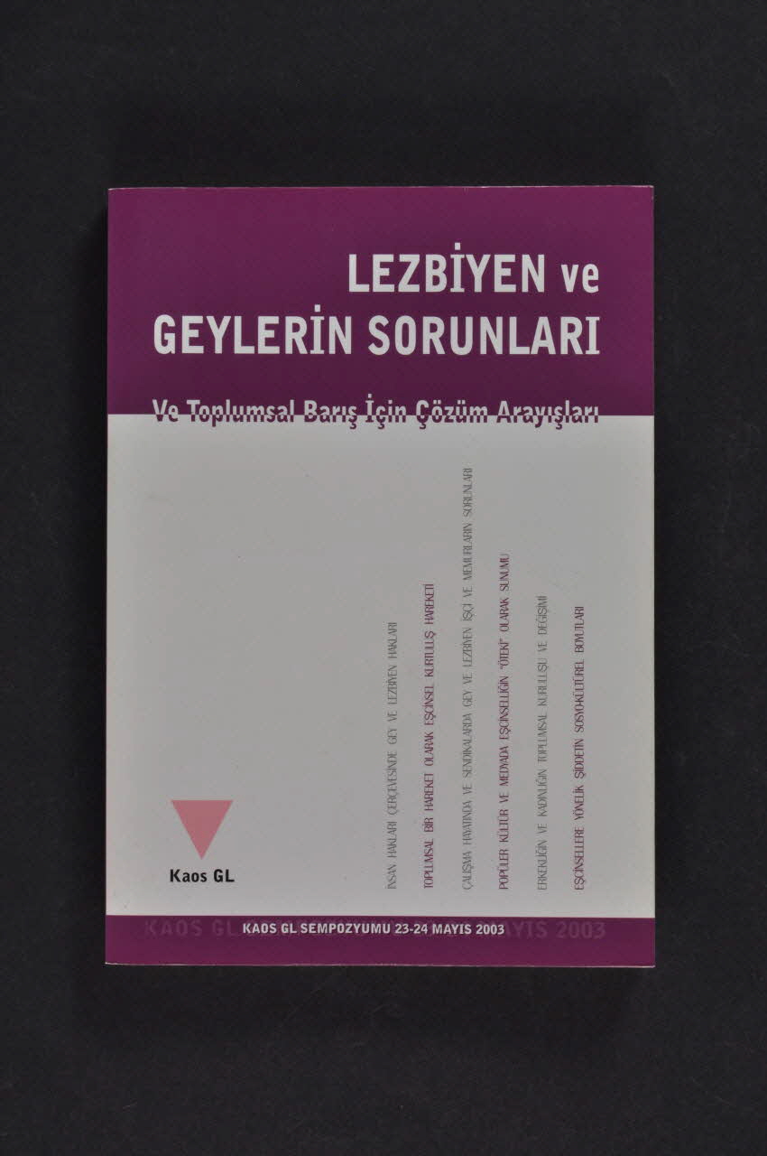Kaos Gl livre "Lezbiyen ve Geylerin Sorunlari" (traduire) Turquie 2003 2005.179.8 Photo Mucem