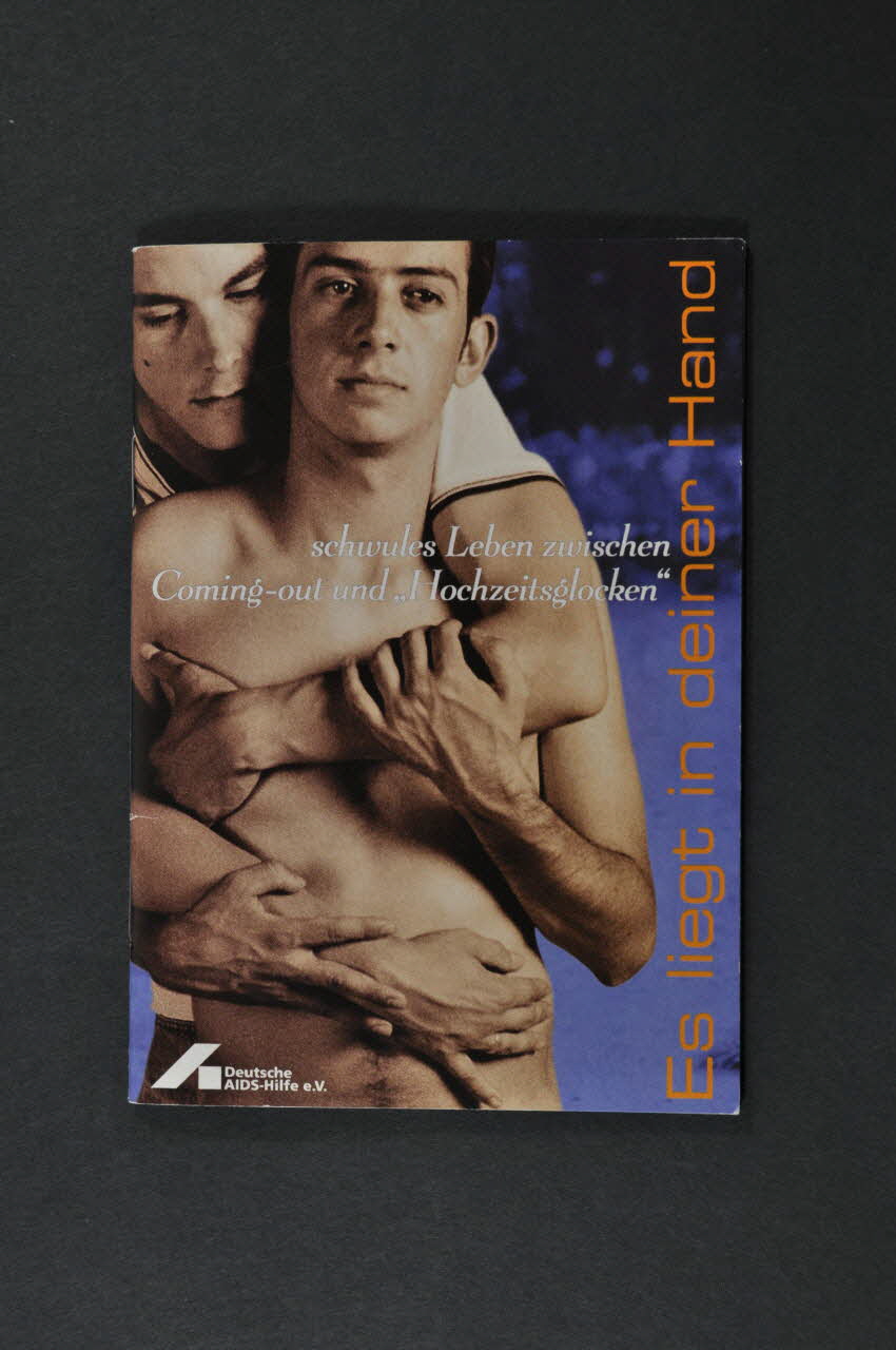 Deutsche Aids-Hilfe BROCHURE "Es liegt in deinen hand"  (Il repose dans tes mains) (vérifier la traduction) Allemagne 2001/10 2003.111.65 Photo Mucem