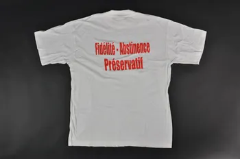 tee-shirt "Fidélité - Abstinence - Préservatif" 2004.201.110  Photo Mucem
