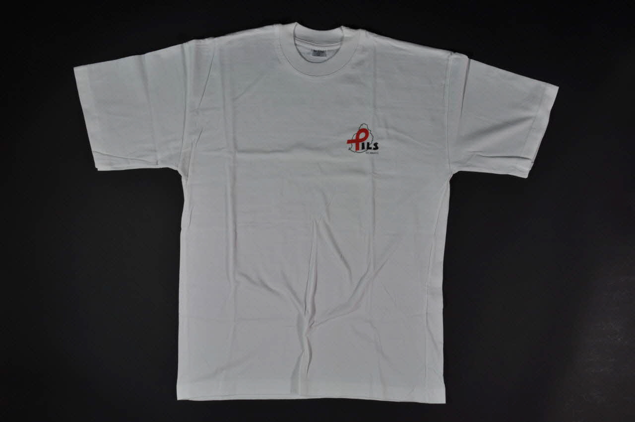 tee-shirt "Aux jeux de l'amour. L"essentiel n'est pas de participer ... mais de se protéger !" 2004.201.115 Photo Mucem