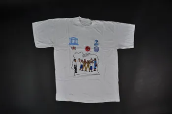 tee-shirt "Tous contre le sida en milieu scolaire en Côte d'Ivoire" 2004.201.122 Photo Mucem