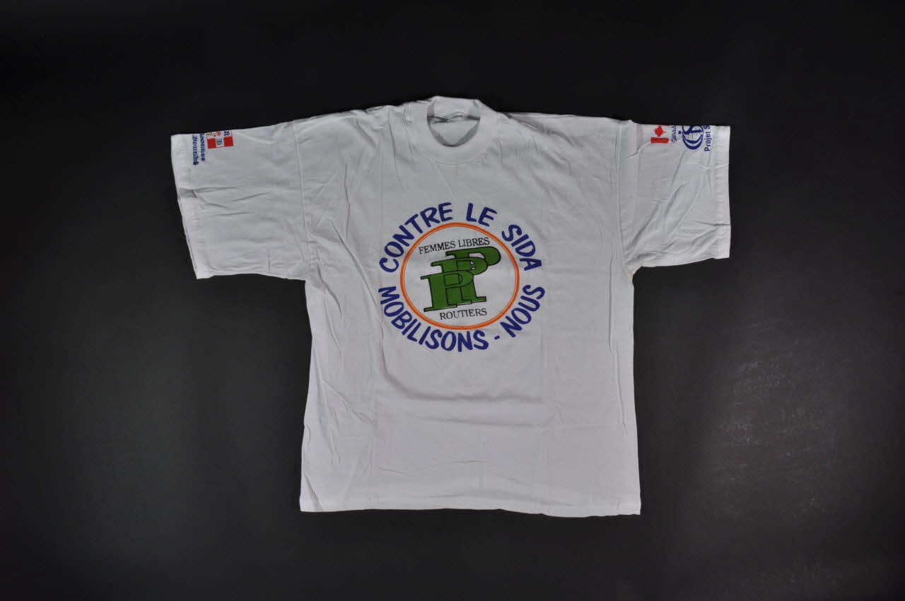 tee-shirt "Contre le sida. Mobilisons nous. Femmes libres. Routiers" 2004.201.123 Photo Mucem