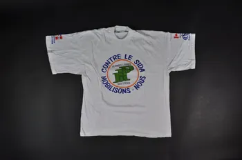 tee-shirt "Contre le sida. Mobilisons nous. Femmes libres. Routiers" 2004.201.123 Photo Mucem