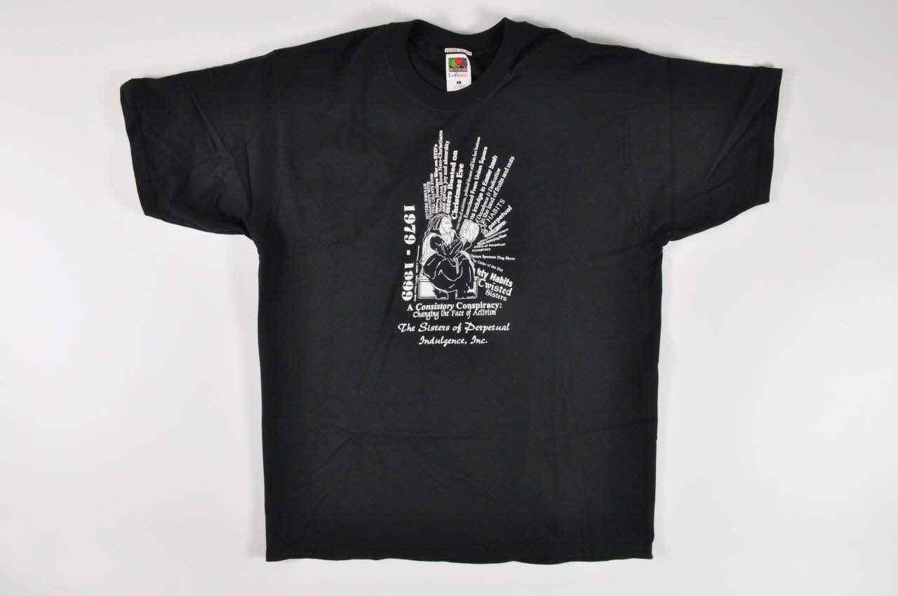 The Sisters Of Perpetual Indulgence T shirt "1979 - 1999. A consistory Conspiracy  : changing the face of activism (1979-1999. Un consistoire conspirateur. Changeant la face de l'activisme) USA 1999 2003.112.28 Photo Mucem