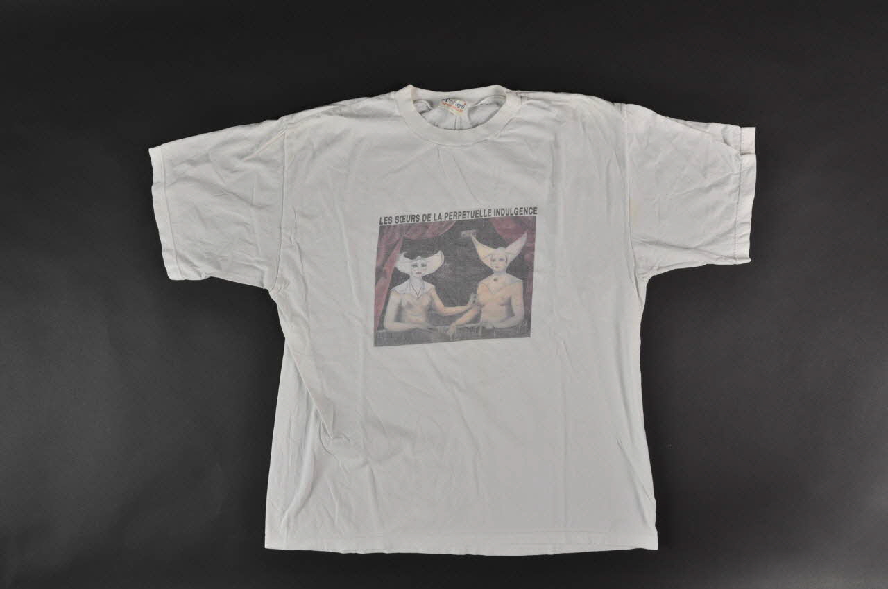 T shirt "Les soeurs de la perpétuelle Indulgence" 'pastiche du tableau de G d'Estée) 2003.112.29 Photo Mucem