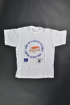 Sida 2, Universitaires Mst/Sida tee-shirt "Amis de la route ensemble contre les MST / Sida" Afrique 1998/2 2004.201.130  Photo Mucem