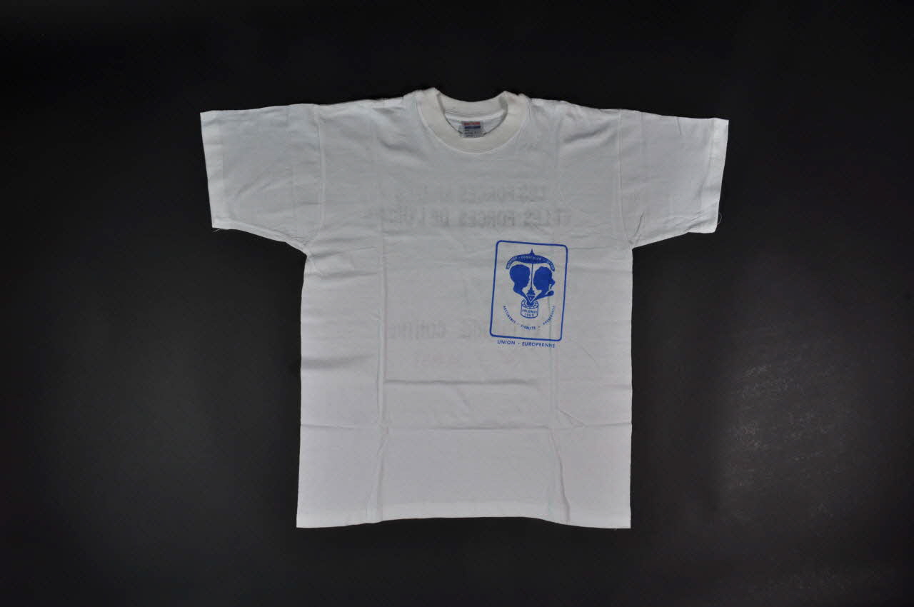 tee-shirt "Les forces armées et les forces de l'ordre en guerre contre VIH / Sida MST" 2004.201.132 Photo Mucem