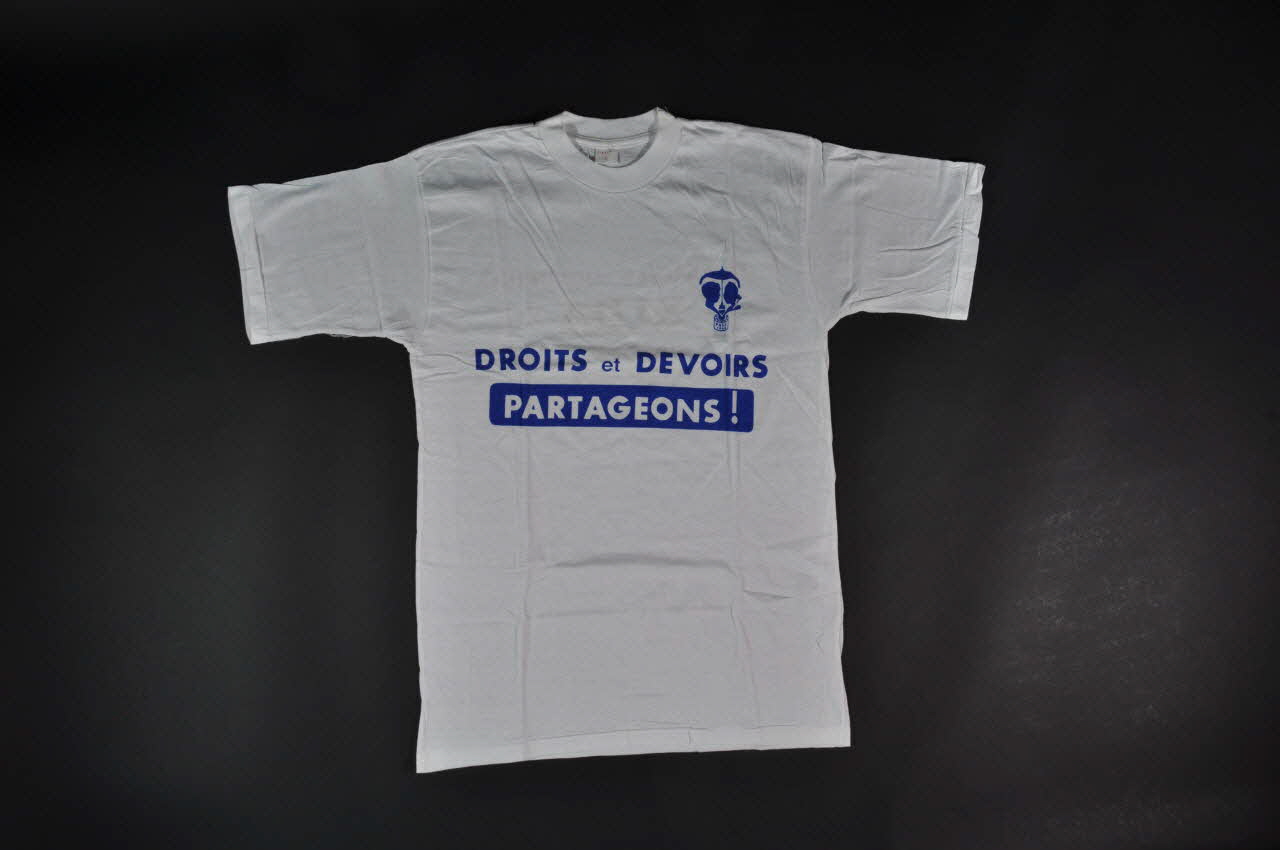 tee-shirt "8° journée mondiale Sida PNLS Togo" 2004.201.133 Photo Mucem