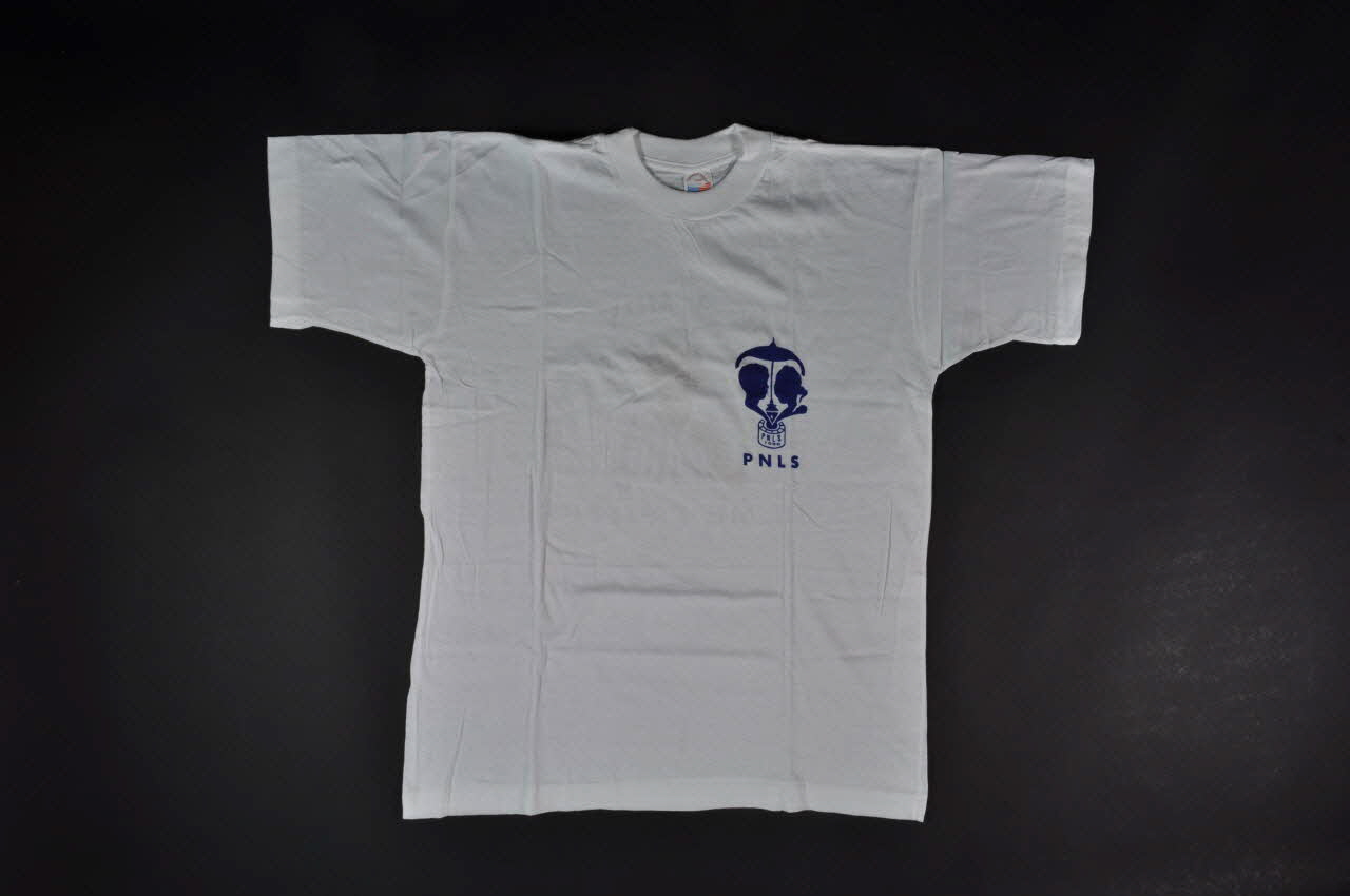 tee-shirt "Je pense à mon avenir. je me protège" 2004.201.134 Photo Mucem