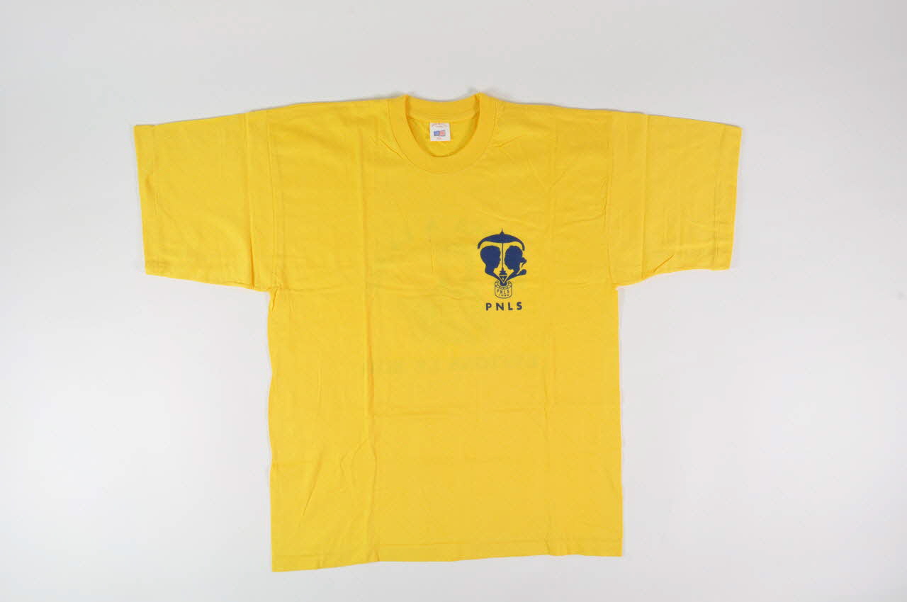 tee-shirt "Pensons à la vie. Evitons le sida" 2004.201.136 Photo Mucem