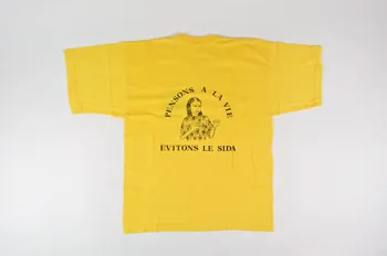 tee-shirt "Pensons à la vie. Evitons le sida" 2004.201.136  Photo Mucem