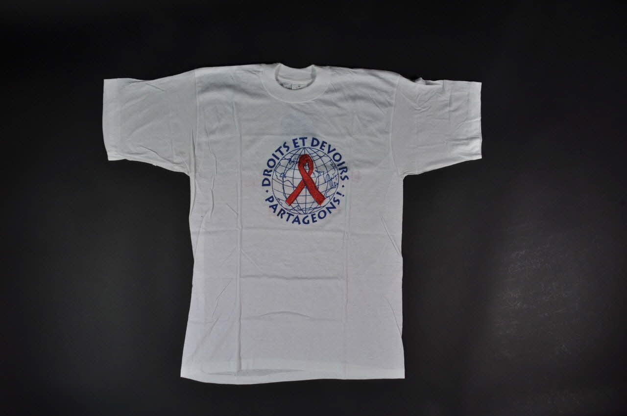 tee-shirt "Droits et devoirs. Partageons" 2004.201.140 Photo Mucem
