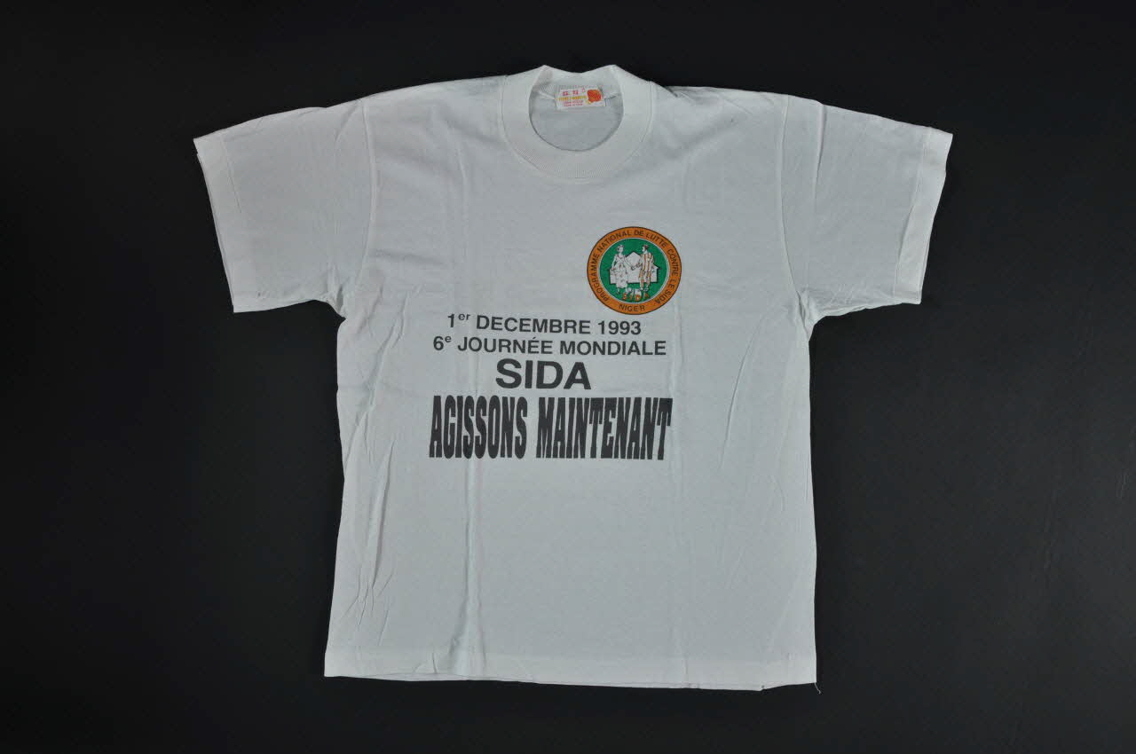 Programme National De Lutte Contre Le Sida Niger tee-shirt "Sida. Agissons maintenant" Afrique 1993 2004.201.143 Photo Mucem