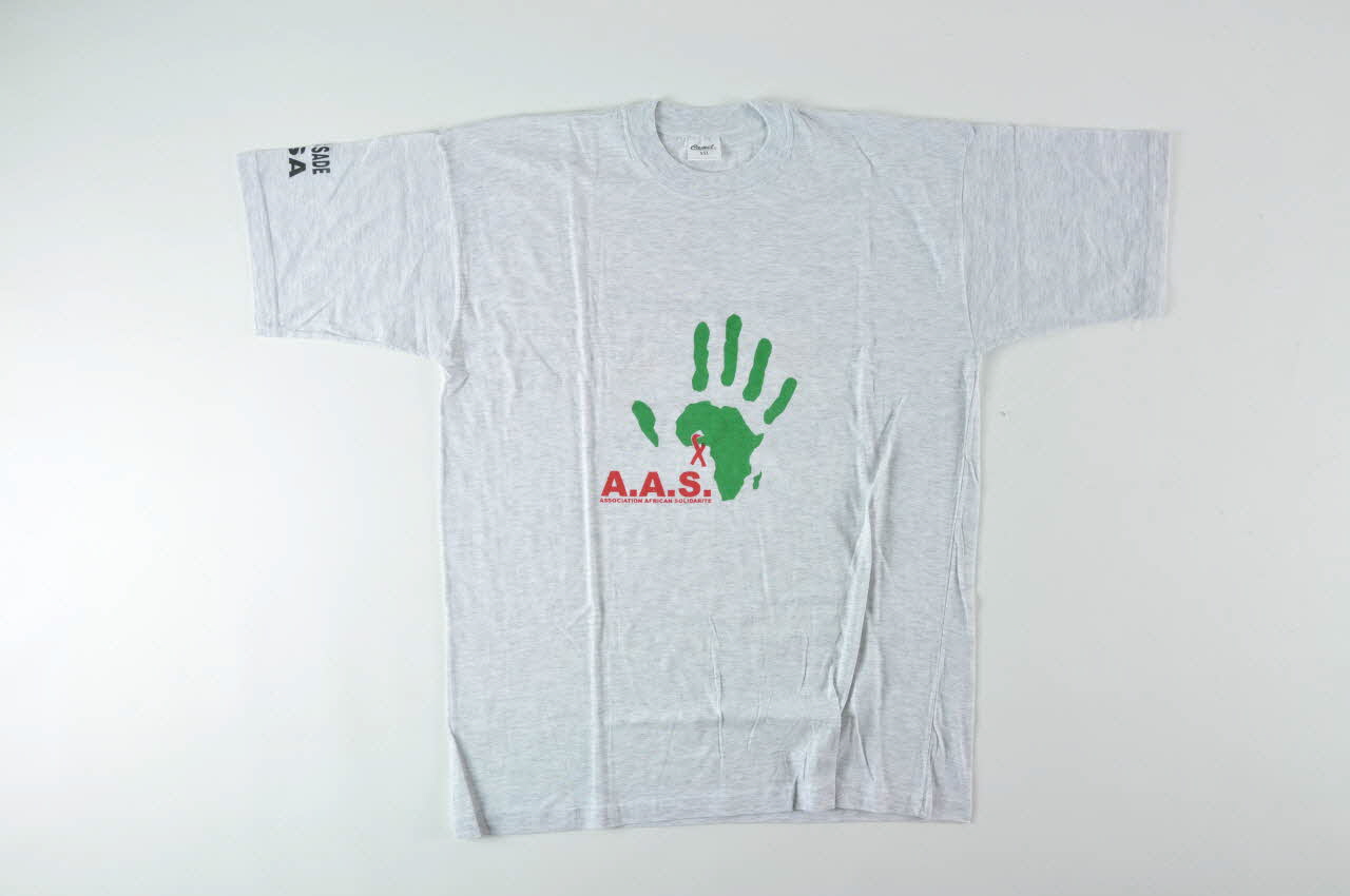 tee-shirt "Séropositif ou pas, je resterai près de toi" 2004.201.147 Photo Mucem