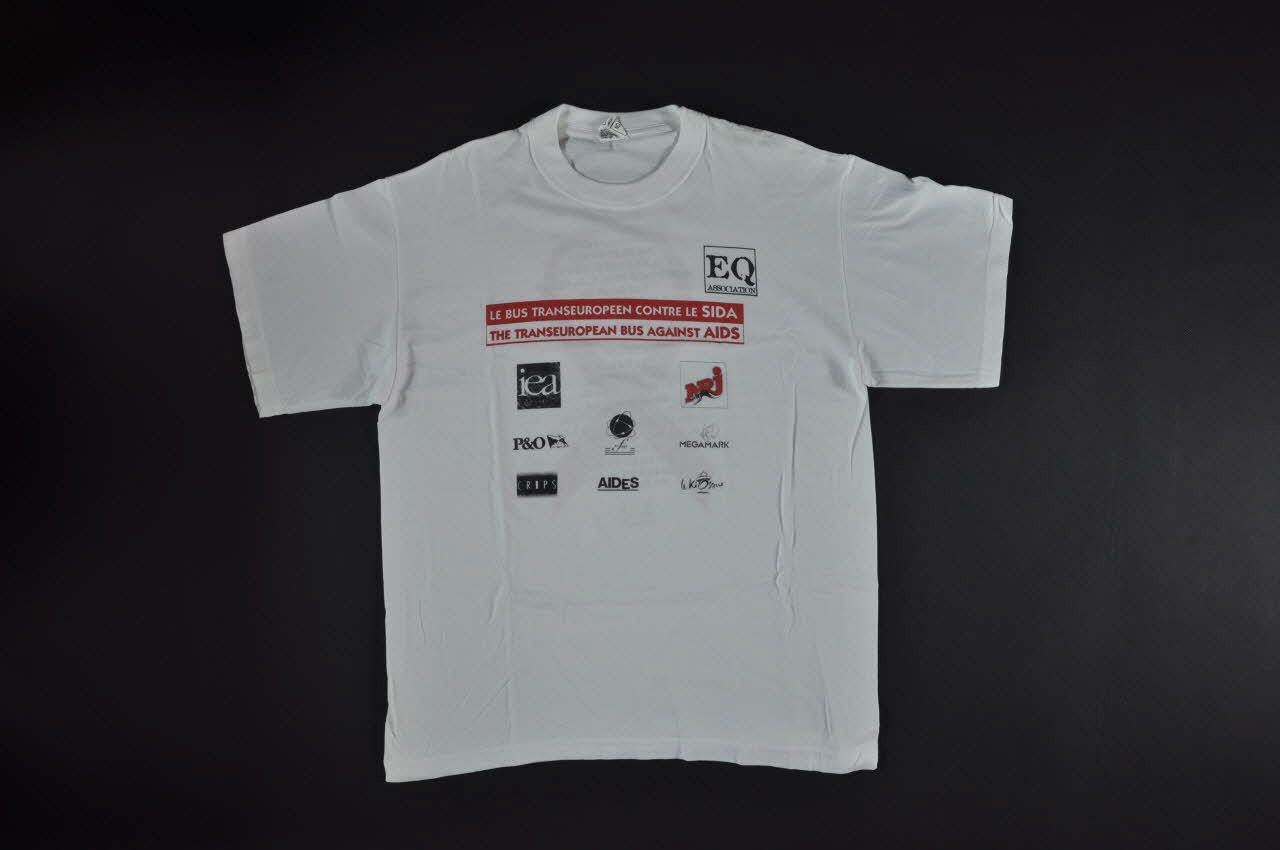 tee-shirt "Le bus transeuropéen contre le sida" 2004.201.149 Photo Mucem