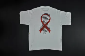 tee-shirt "Le bus transeuropéen contre le sida" 2004.201.149  Photo Mucem