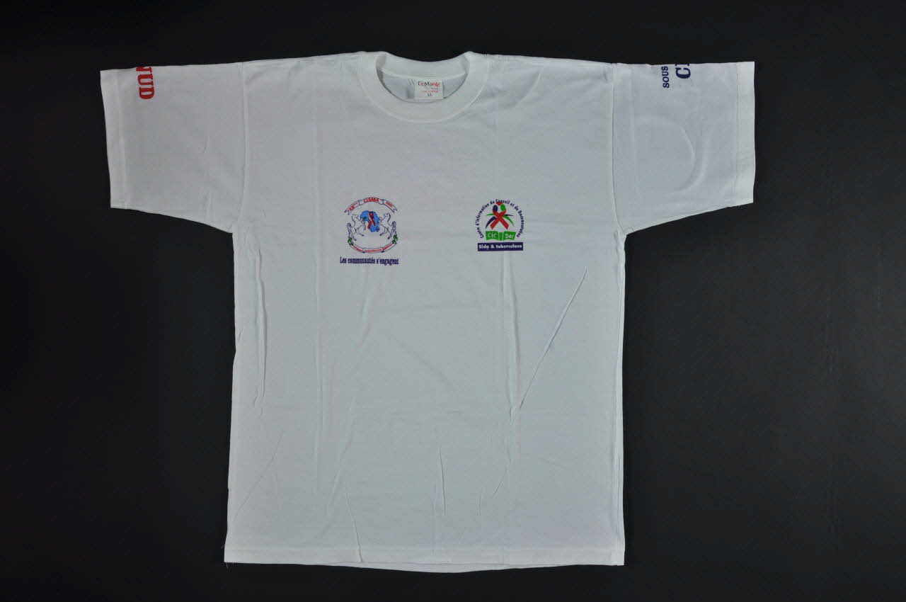 Xii° Cisma 2001 Et Centre D'information, De tee-shirt "Défendre les droits des PV VIH c'est défendre ceux qu'on aime" International 2001 2004.201.151 Photo Mucem