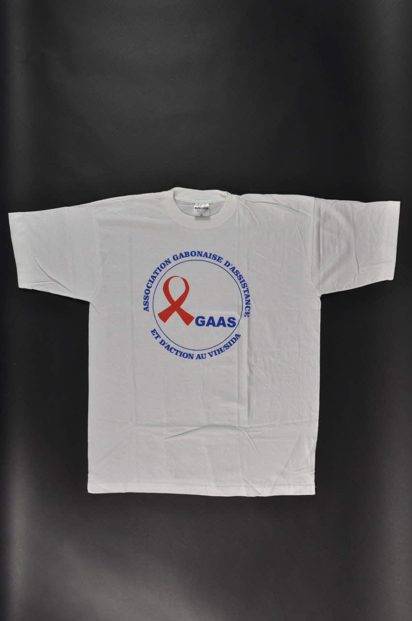 tee-shirt "Association gabonaise d'assistance et d'action au VIH/Sida" 2004.201.18 Photo Mucem