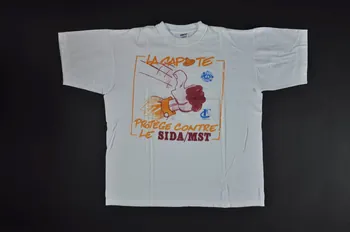 tee-shirt "La capote protège contre le Sida / MST" 2004.201.20  Photo Mucem