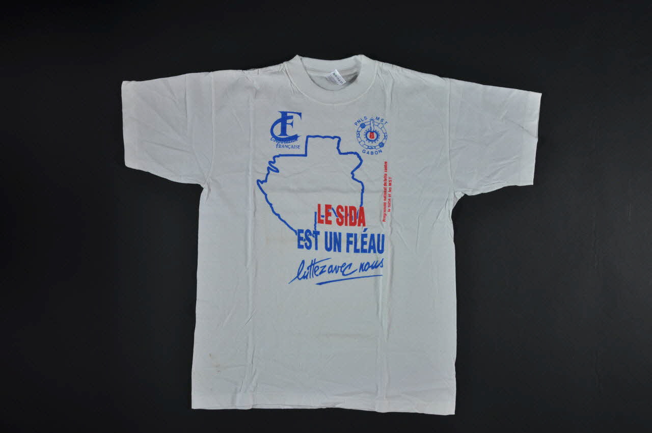 tee-shirt "Le sida est un fléau. Luttez avec nous" 2004.201.25 Photo Mucem