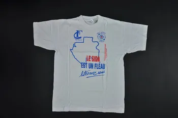 tee-shirt "Le sida est un fléau. Luttez avec nous" 2004.201.25 Photo Mucem