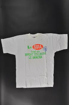 tee-shirt "Le Sida. Seul un effort collectif le vaincra" 2004.201.28  Photo Mucem