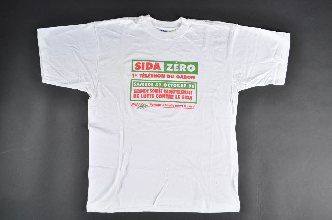 Sida Zéro, Pmug tee-shirt "1er téléthon du Gabon" Gabon 1998/10/31 2004.201.31 Photo Mucem