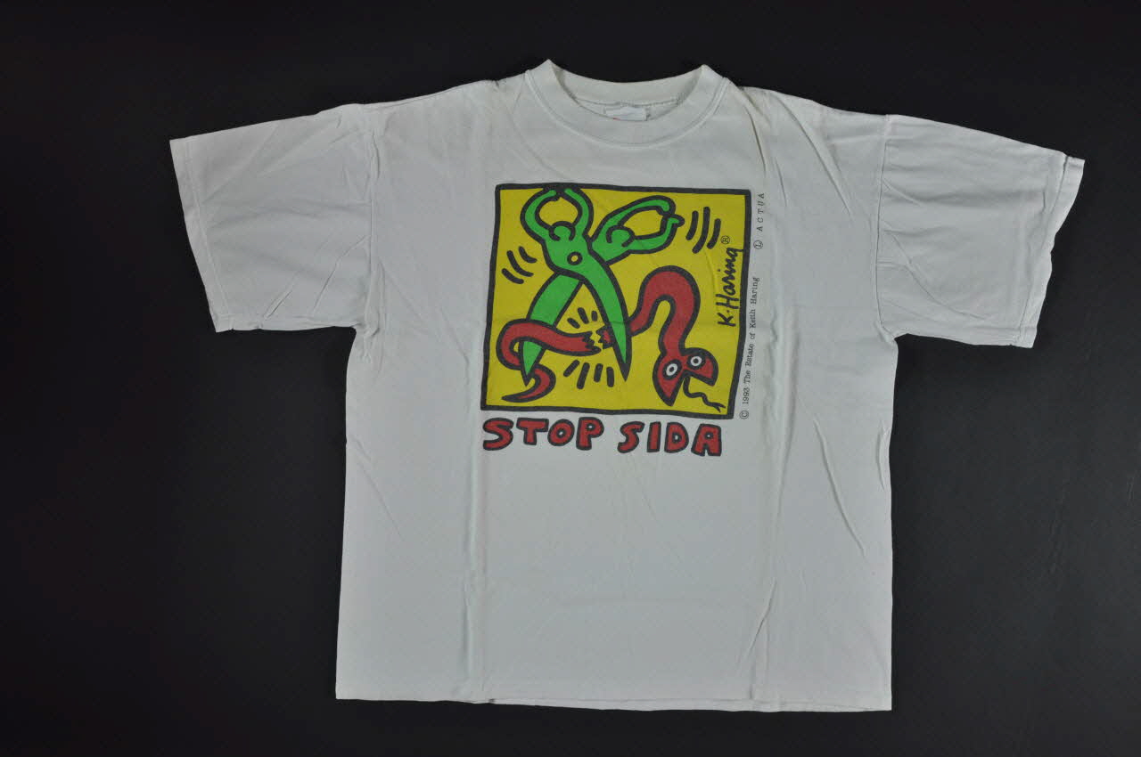 tee-shirt Tee-shirt  Stop Sida (K. Haring) Espagne 1993 2004.201.33 Photo Mucem