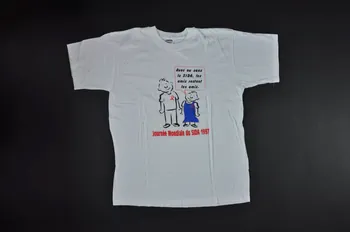 tee-shirt "Avec ou sans le Sida, les amis restent les amis" France 1997 2004.201.46  Photo Mucem