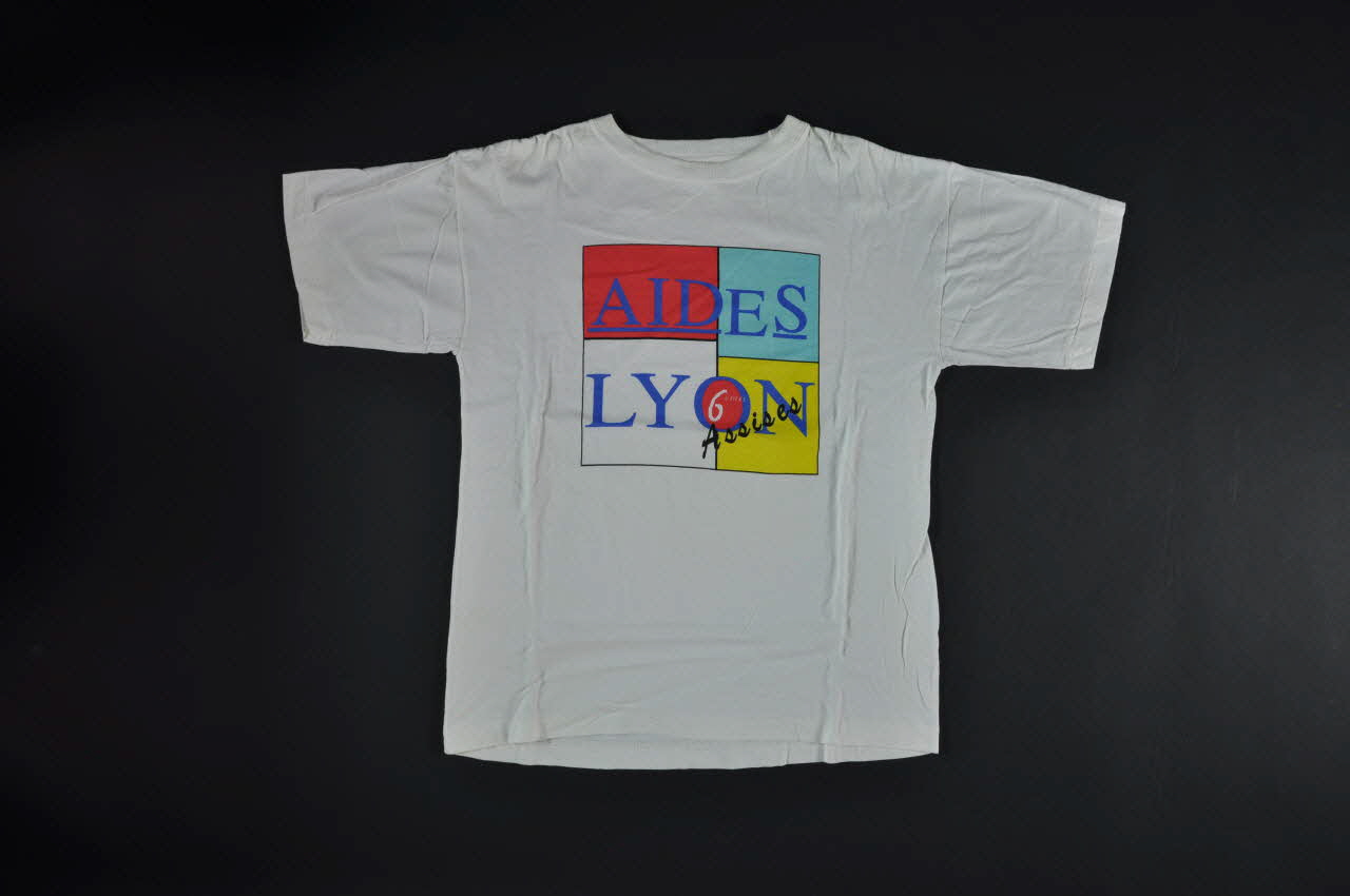 AIDES tee-shirt "AIDES 6èmes assises Lyon" Rhône-Alpes, France 1993 2004.201.51 Photo Mucem