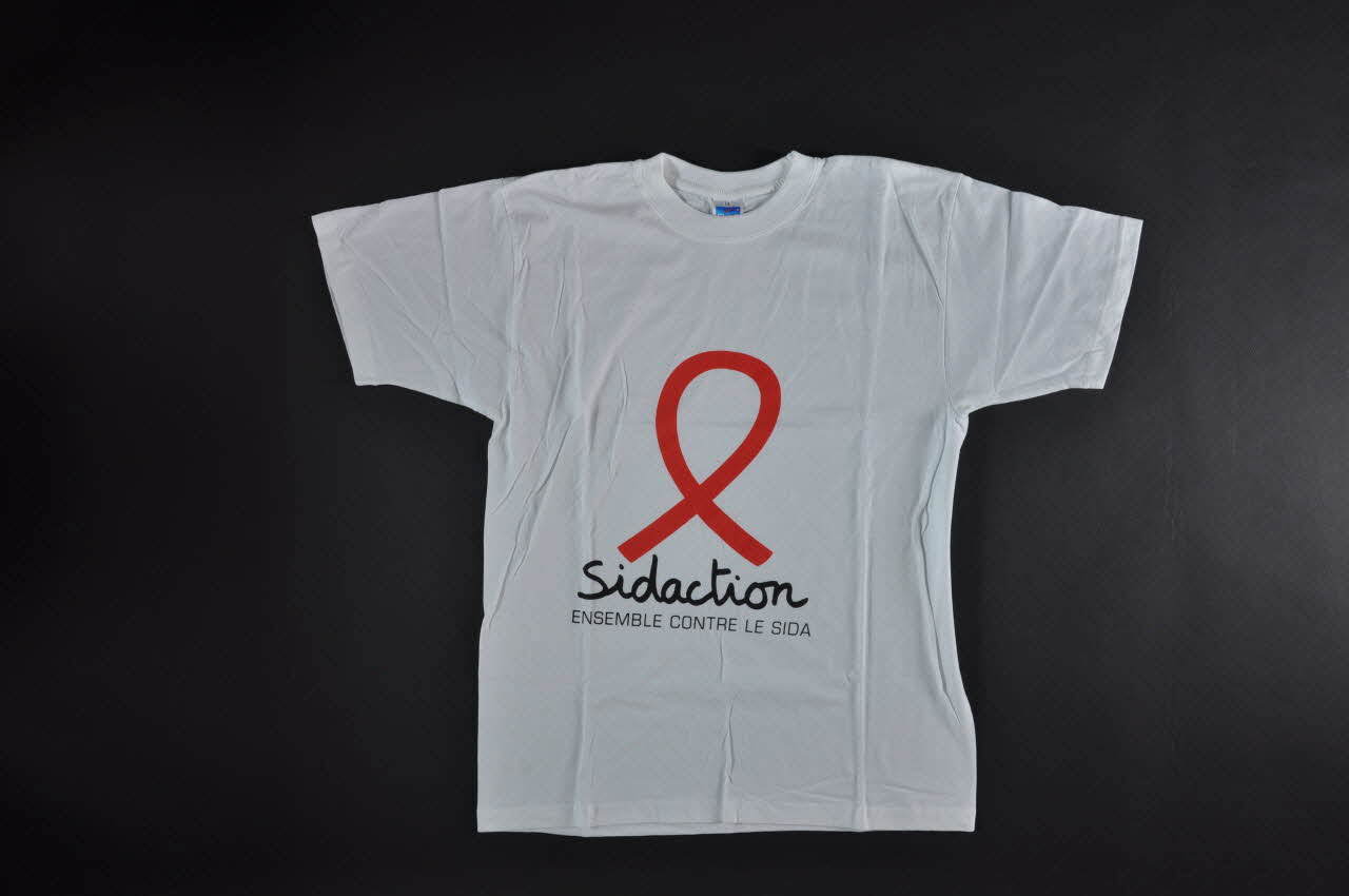 tee-shirt "Sidaction. Ensemble contre le sida" 2004.201.54 Photo Mucem